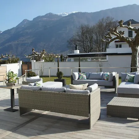 Private Access Waterfront Sauna & Jacuzzi 7 Bedrooms Sleeps 15 Βίλα Doussard