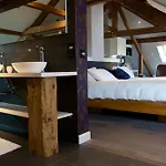Private Access Waterfront Sauna & Jacuzzi 7 Bedrooms Sleeps 15