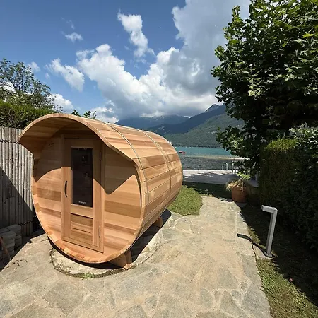 Private Access Waterfront Sauna & Jacuzzi 7 Bedrooms Sleeps 15 Villa *