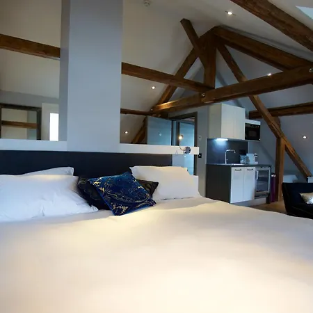 Private Access Waterfront Sauna & Jacuzzi 7 Bedrooms Sleeps 15 *