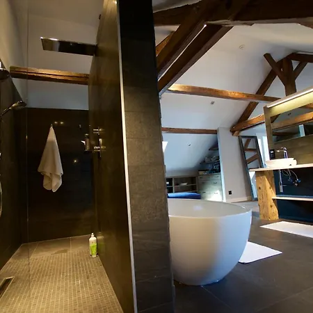 Private Access Waterfront Sauna & Jacuzzi 7 Bedrooms Sleeps 15 *
