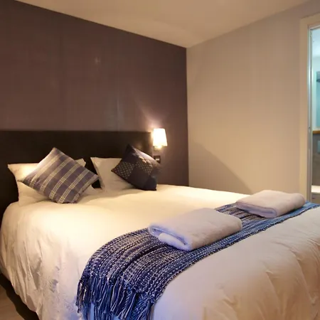 Private Access Waterfront Sauna & Jacuzzi 7 Bedrooms Sleeps 15 * Doussard