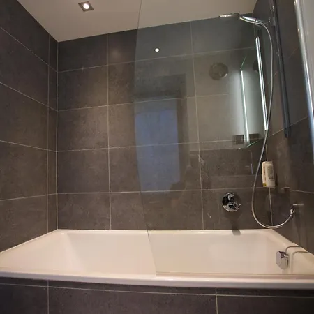 Villa Private Access Waterfront Sauna & Jacuzzi 7 Bedrooms Sleeps 15 *