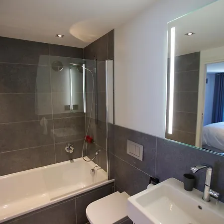 Вилла Private Access Waterfront Sauna & Jacuzzi 7 Bedrooms Sleeps 15 *